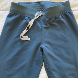 Figs scrub bottoms. Color is dark harbor (bluish-gray).